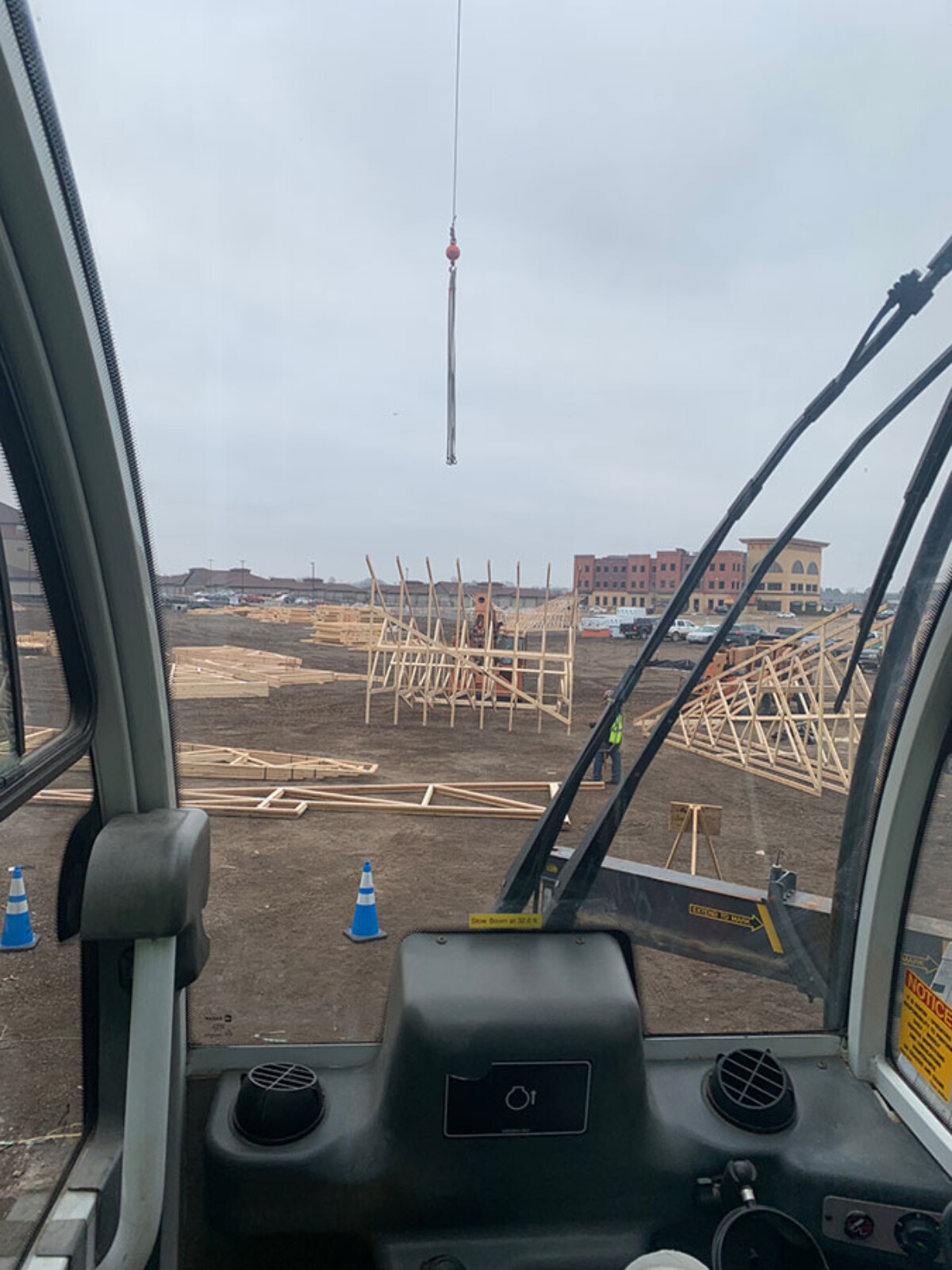 Truss Setting: Roof Trusses 4