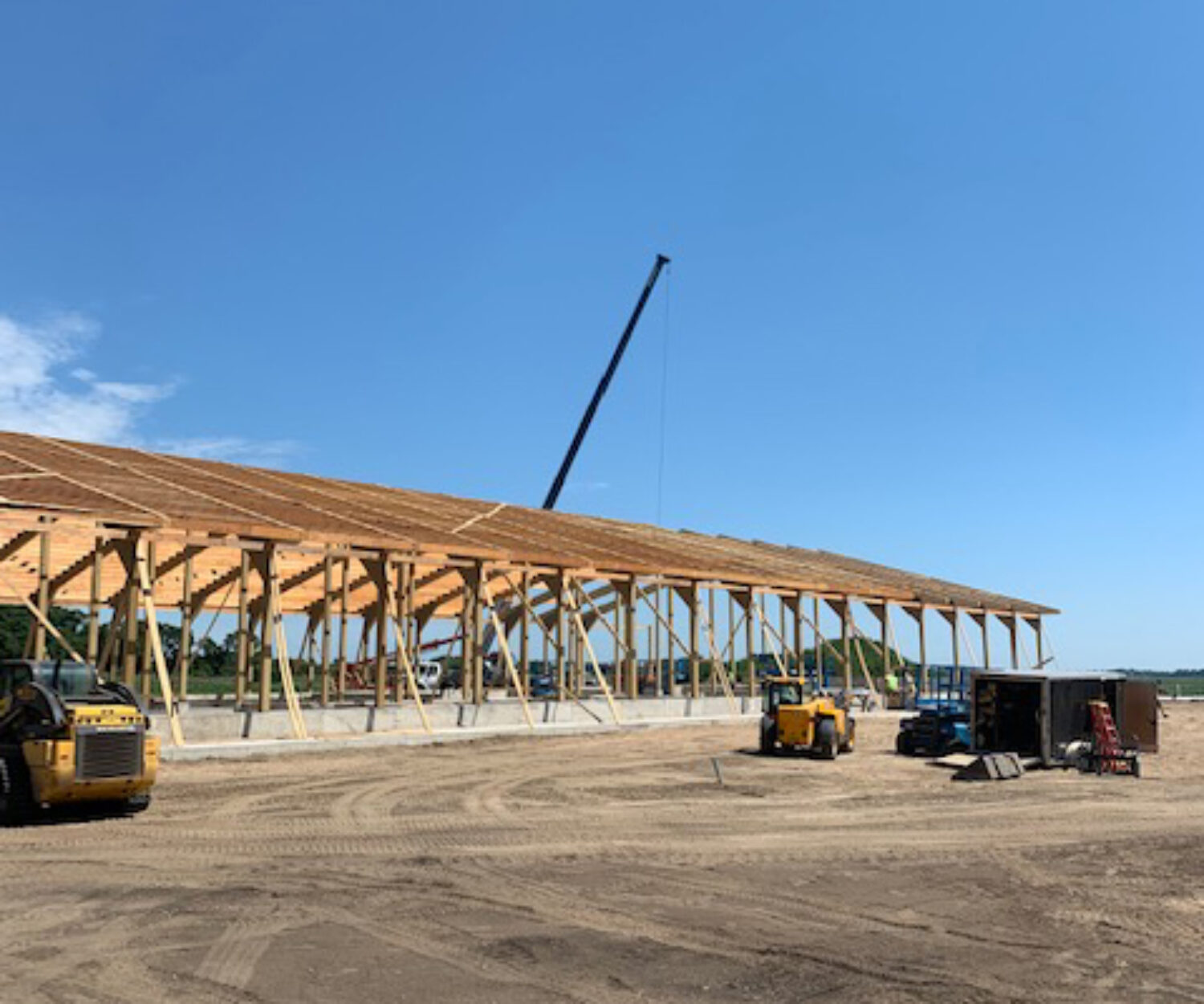 Steer barn beam set by Mid-Central Crane, Paynesville, MN