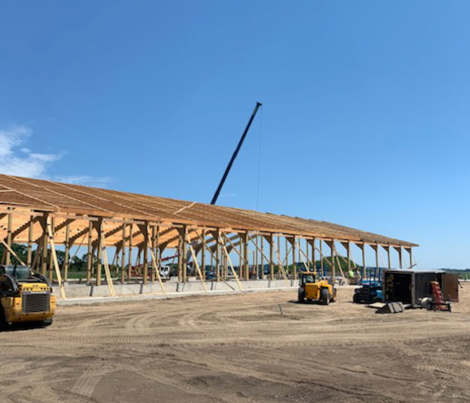 Steer barn beam set by Mid-Central Crane, Paynesville, MN